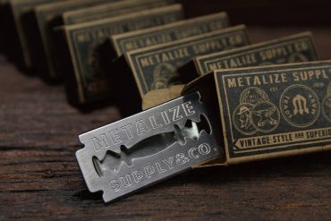 METALIZE 17 SS 不鏽鋼復古刮鬍刀片鈔票夾 (1)