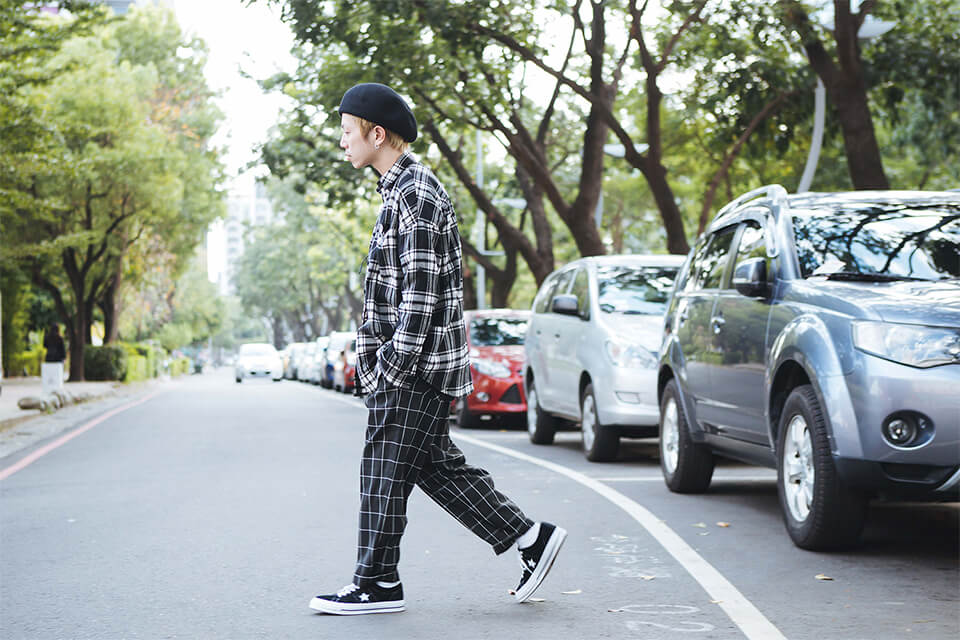 NEXTMOBRIOT 18 SS Black Plaid Loosely Capri-Pants (2)