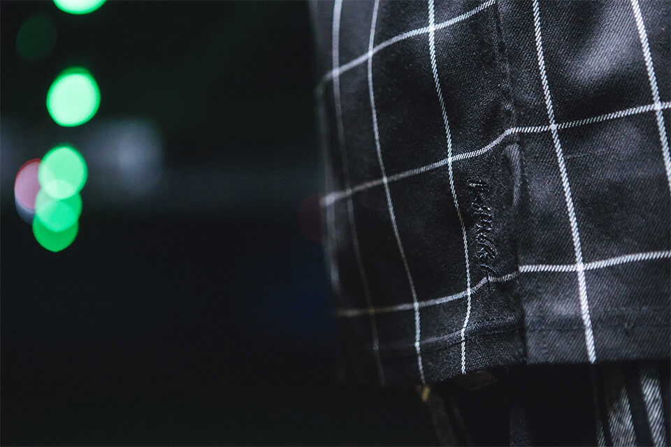 NEXTMOBRIOT 18 SS Cursive Check 34 OVS Tee (12)