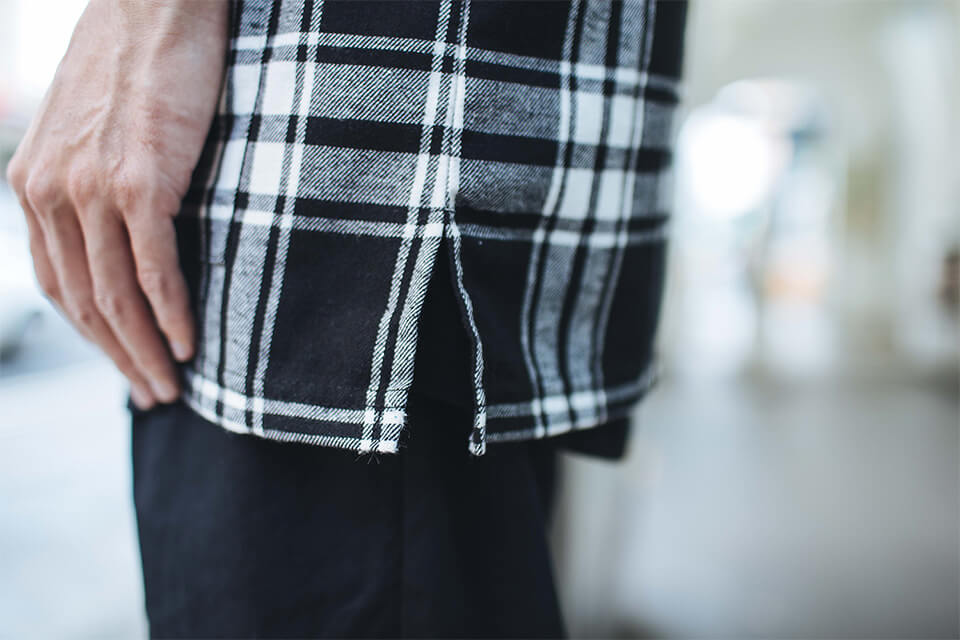 NEXTMOBRIOT 18 SS Cursive Check 34 OVS Tee (6)