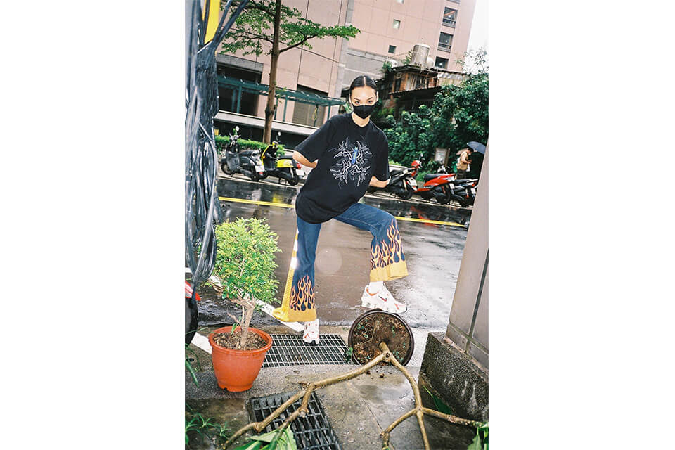 REMIX 21 SS Battery Tee (2)