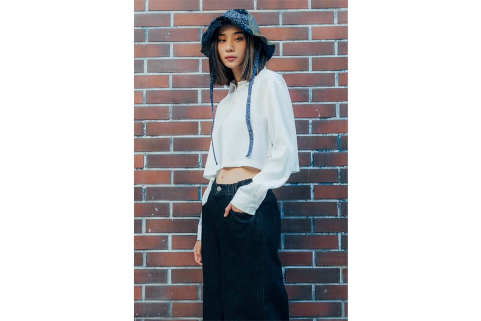 SMG 22 AW WMNS Crop LS Shirt (3)