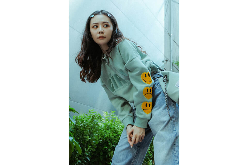 SMG 22 AW WMNS Crop Sweatshirt (3)