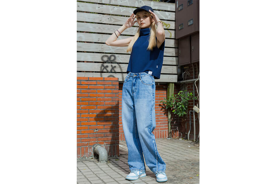 SMG 22 AW WMNS Washed Denim Wide Trousers (1)