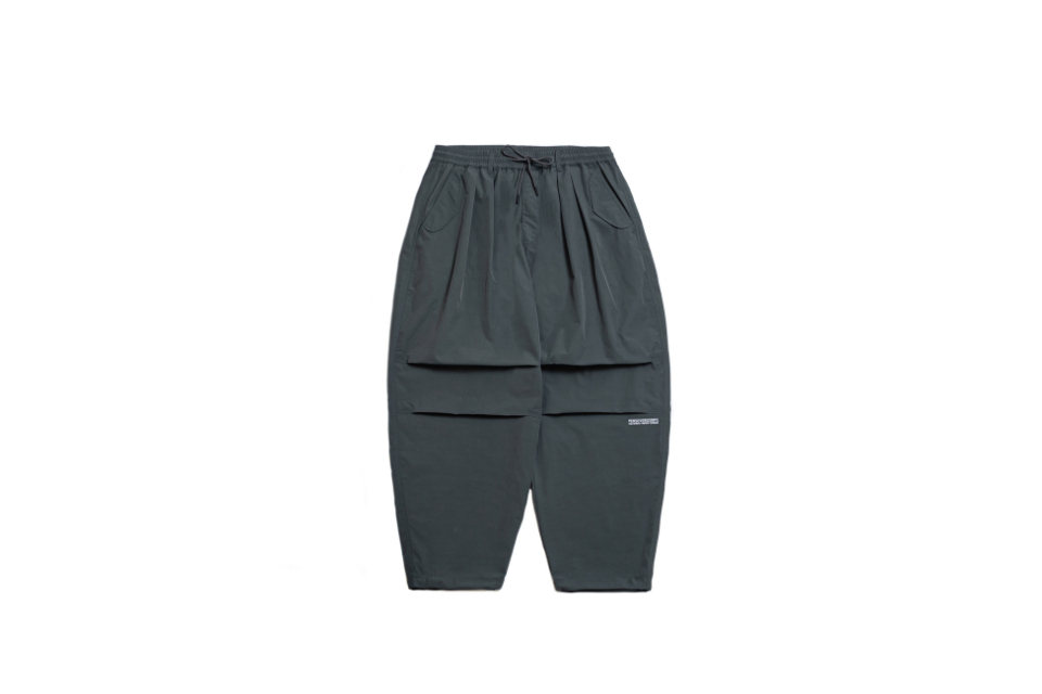 PERSEVERE 23 AW Laminating Water-Repellent Nylon Parachute Pants (19)