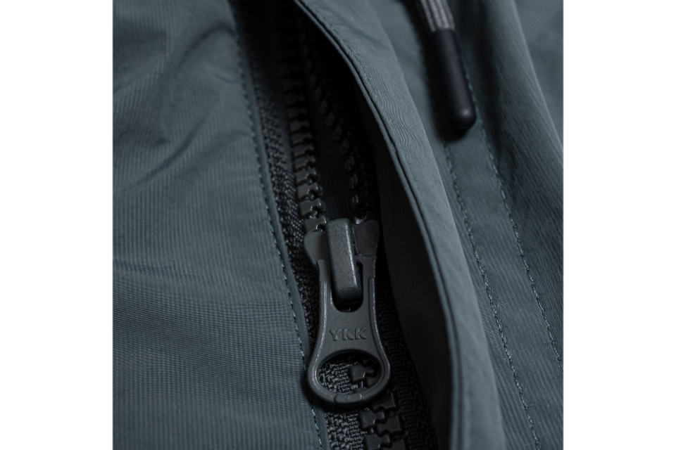 PERSEVERE 23 AW Laminating Water-Repellent Nylon Parachute Pants (27)