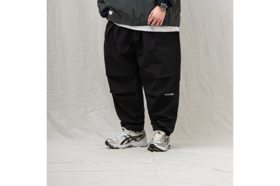 PERSEVERE 23 AW Laminating Water-Repellent Nylon Parachute Pants (3)