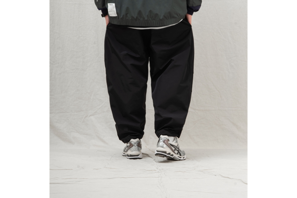 PERSEVERE 23 AW Laminating Water-Repellent Nylon Parachute Pants (4)