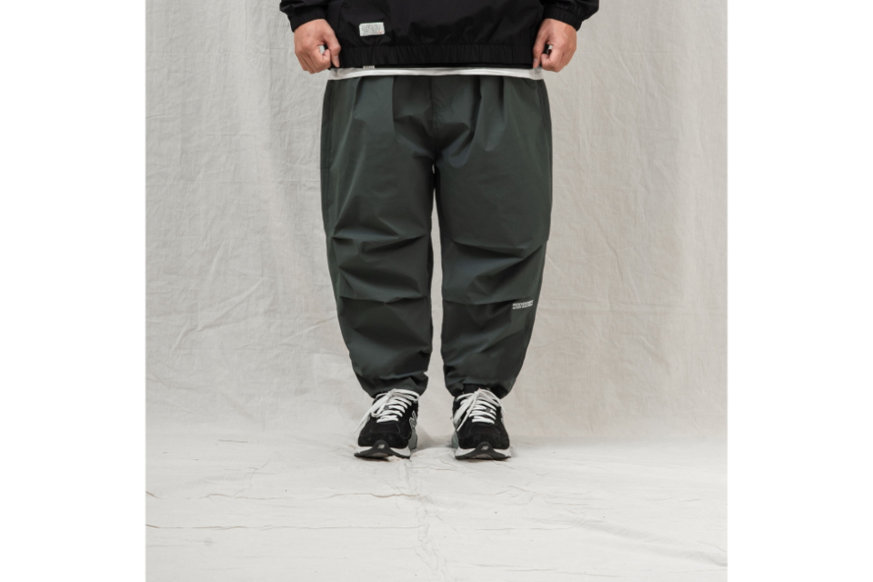 PERSEVERE 23 AW Laminating Water-Repellent Nylon Parachute Pants (7)