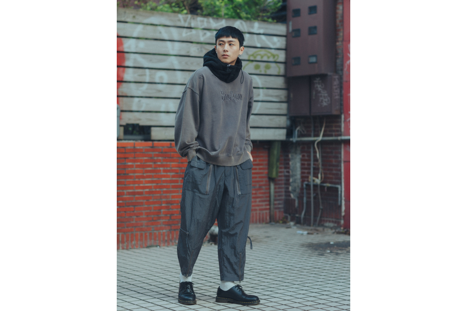 SMG 23 AW Destroyed AbbyRoad Graphic Sweatshirt (1)