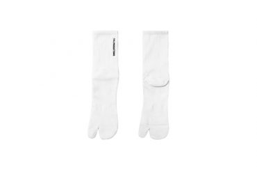 MANIA 24 SS Embroidered Tabi Socks (0)