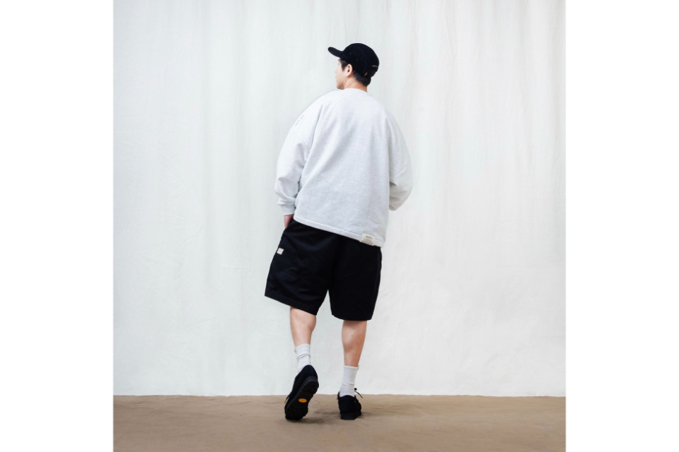 PERSEVERE 24 AW Brand Logo Classic Washed Sweatshirt (2)