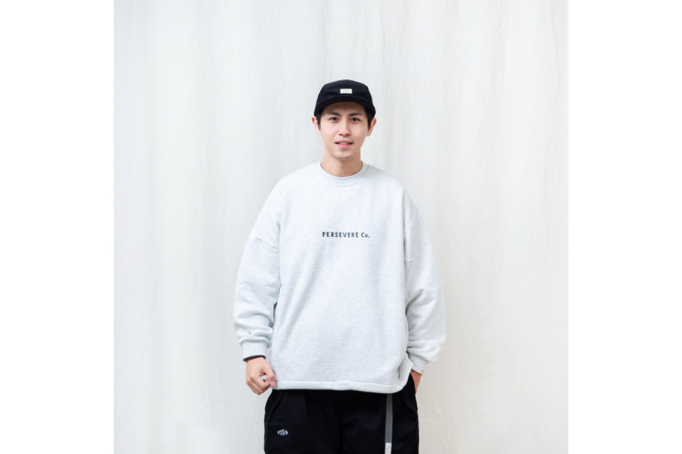 PERSEVERE 24 AW Brand Logo Classic Washed Sweatshirt (3)