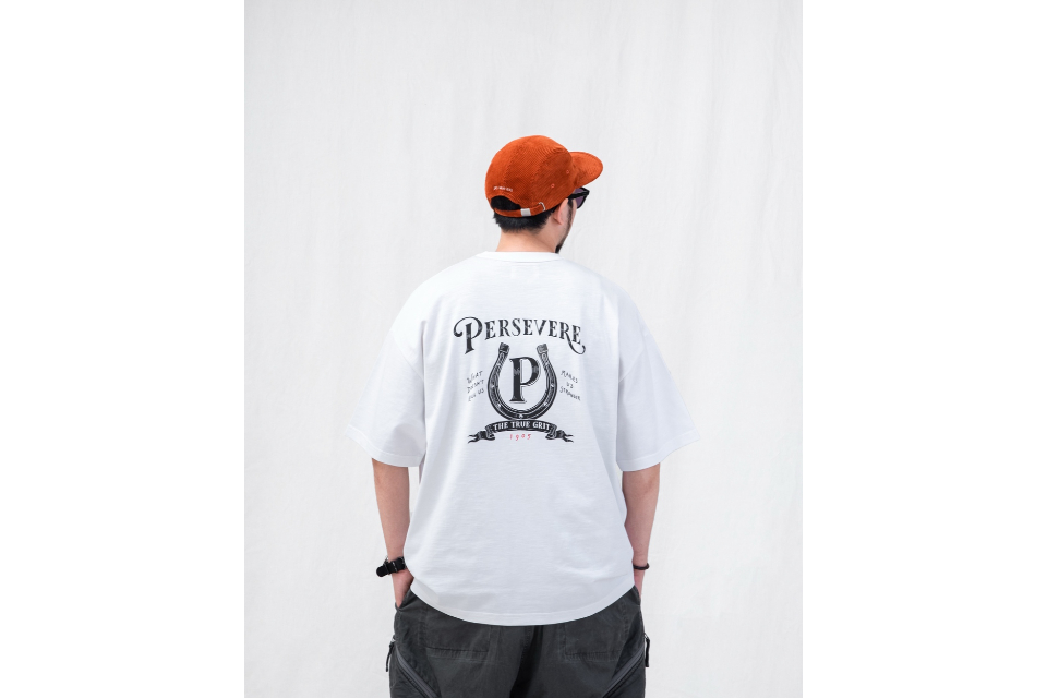 Hand-Drawn Horseshoe Graphic T-Shirt (3)