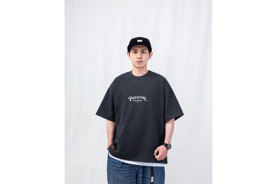 Hand-Drawn Horseshoe Graphic T-Shirt (5)