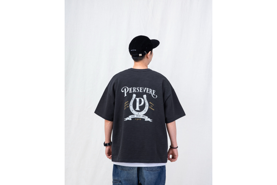 Hand-Drawn Horseshoe Graphic T-Shirt (6)