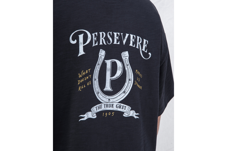 Hand-Drawn Horseshoe Graphic T-Shirt (7)