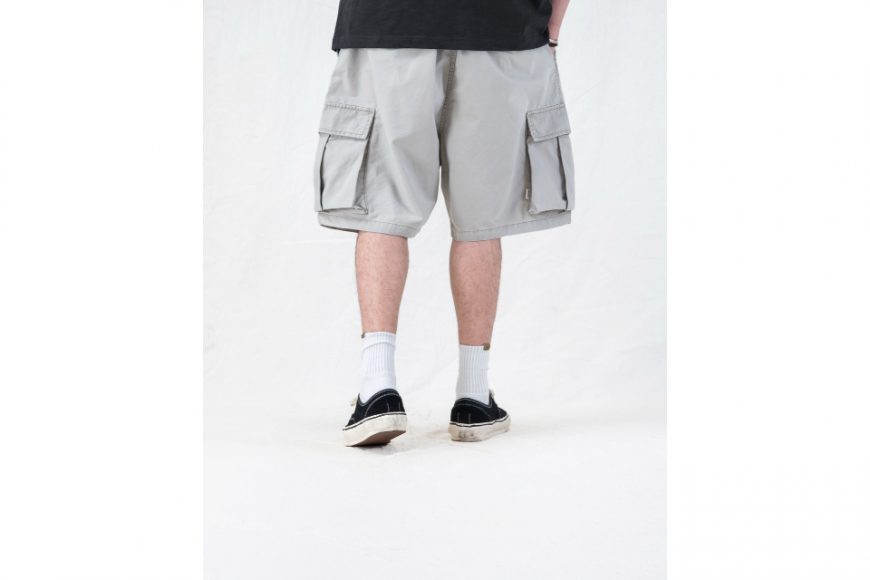 Washed Double-Pleated Cargo Shorts (4)