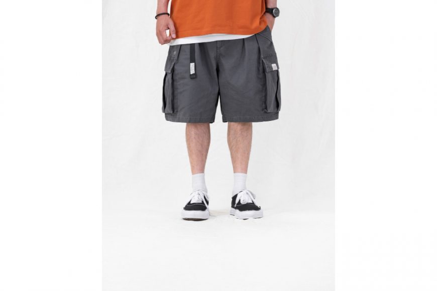 Washed Double-Pleated Cargo Shorts (7)