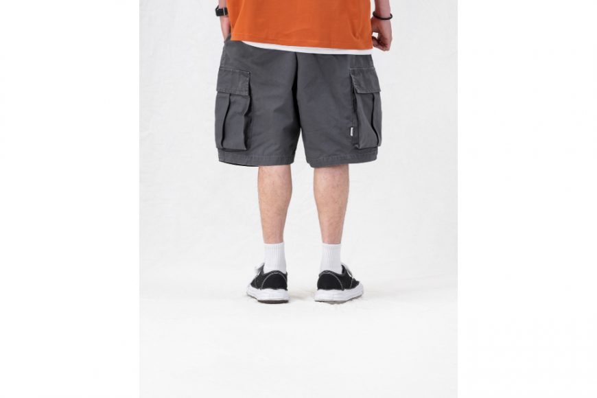 Washed Double-Pleated Cargo Shorts (8)