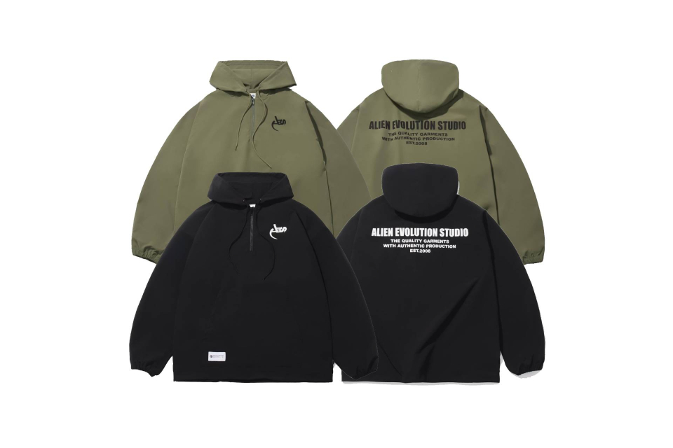 Classic Logo Water-Repellent Nylon Half Zip Hoodie (0)