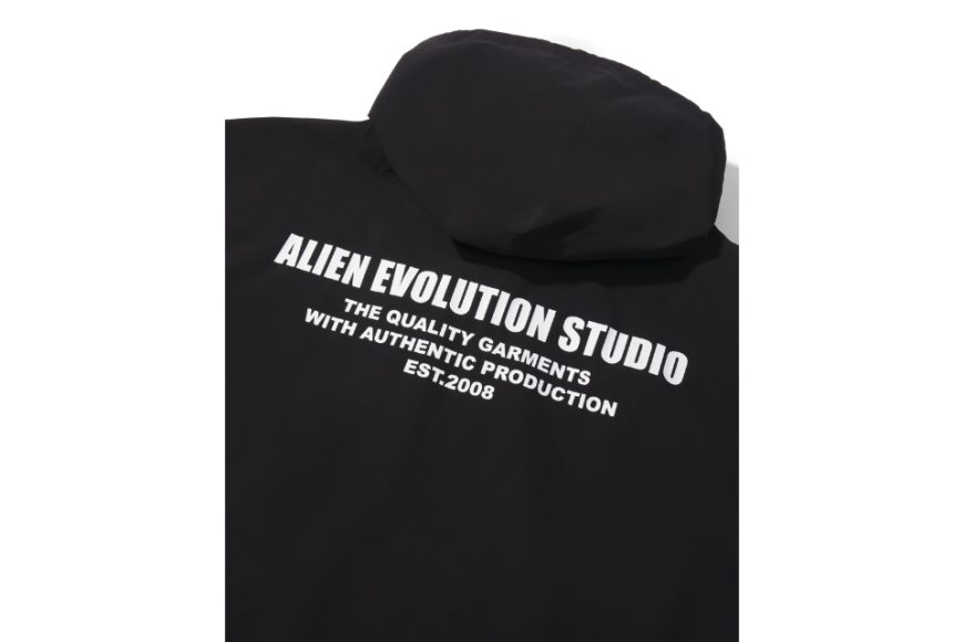 Classic Logo Water-Repellent Nylon Half Zip Hoodie (4)