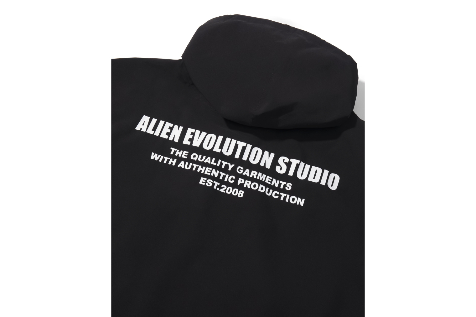 Classic Logo Water-Repellent Nylon Half Zip Hoodie (4)