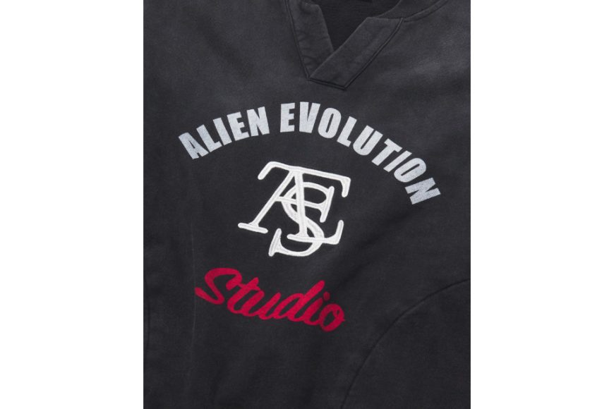 Retro College Sweatshirt (4)