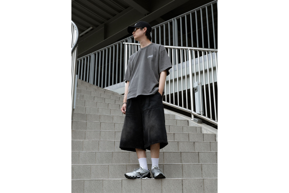 Washed Distressed Denim Pleated Jorts (2)