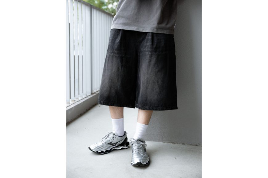 Washed Distressed Denim Pleated Jorts (4)
