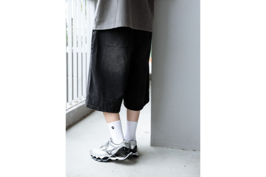 Washed Distressed Denim Pleated Jorts (5)