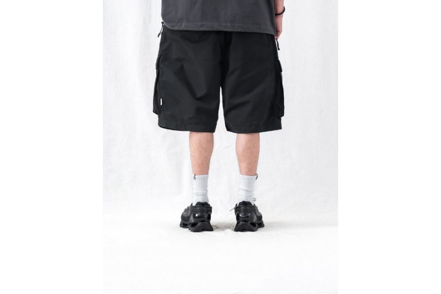 Knee-Length Cargo Shorts (6)