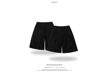 Minimalist Bermuda shorts (1)