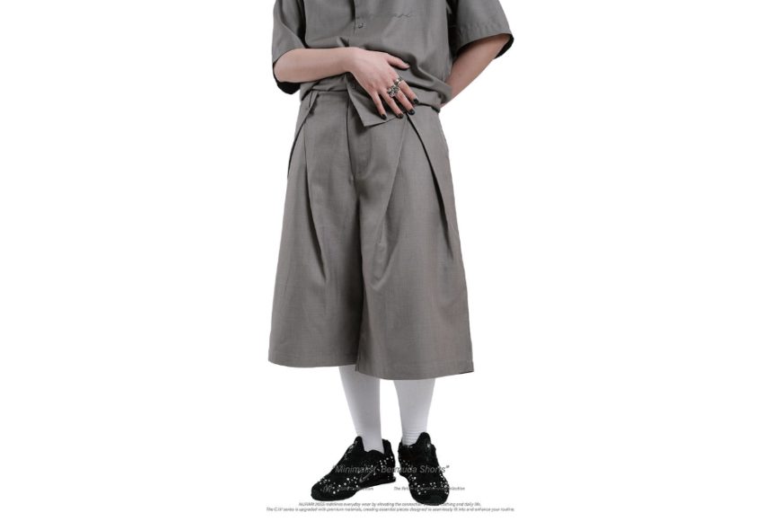 Minimalist Bermuda shorts (6)