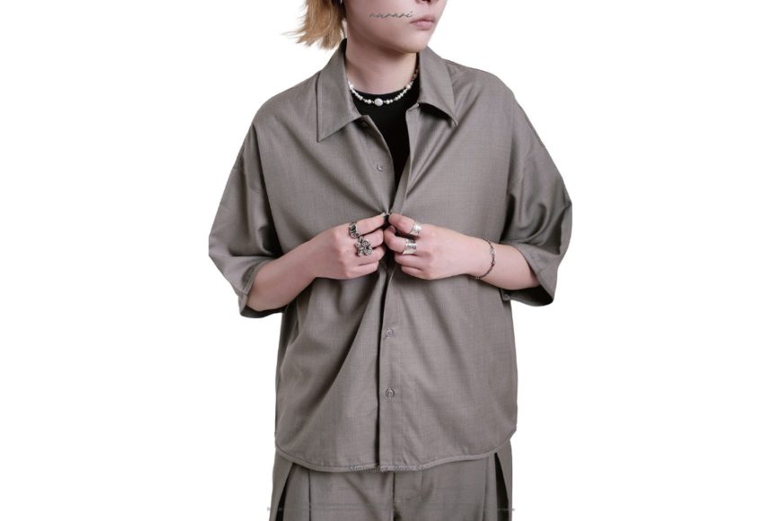 Minimalist boxy shirt (5)